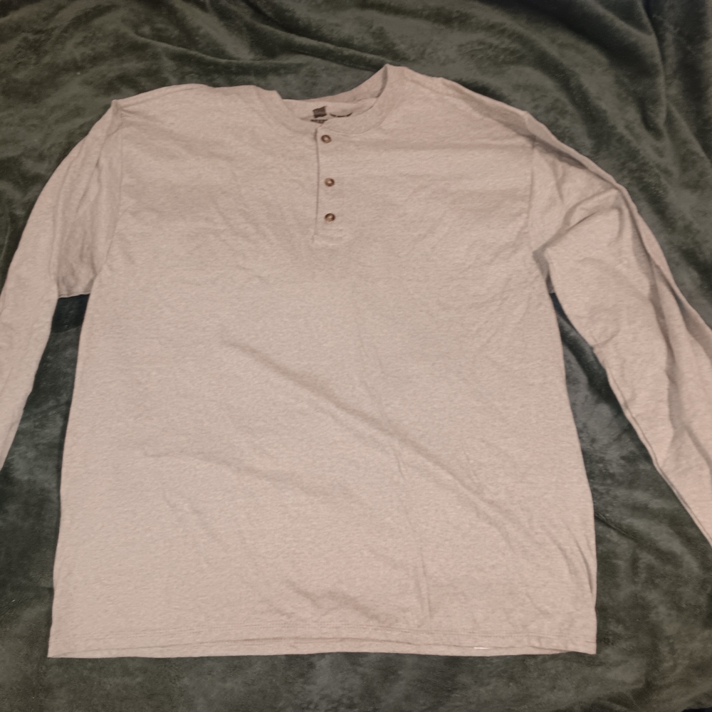 Hanes heather tan grey, soft, long sleeve Henley. Preworn.